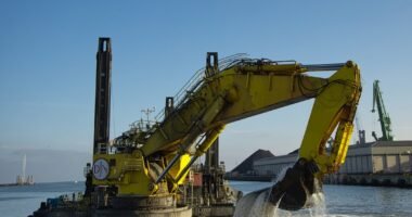 Photo Excavator digging